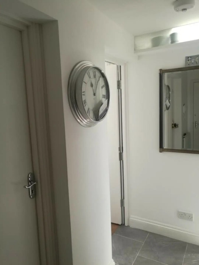 SHORT LET -Top floor flat E5 by canal and marshes