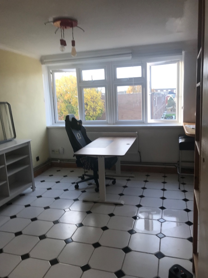 Large Independent studio Flat 